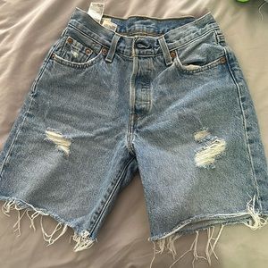 Levi 501 mid thigh shorts size 23